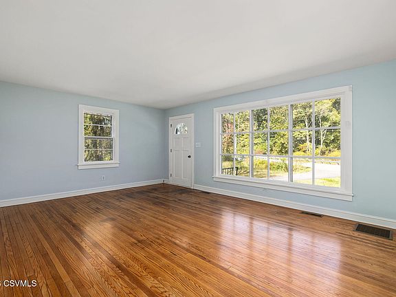 5th image of 262 Kipps Run Rd