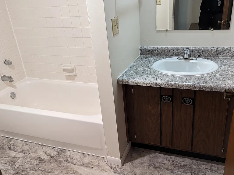 452 S Saint Bernard Dr — Photo 7
