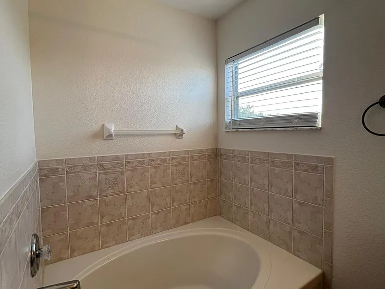 3986 Rollingsford Cir — Photo 33