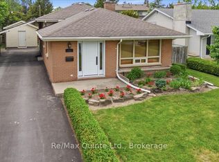 18 Plaza Sq, Belleville, ON K8N 4J3