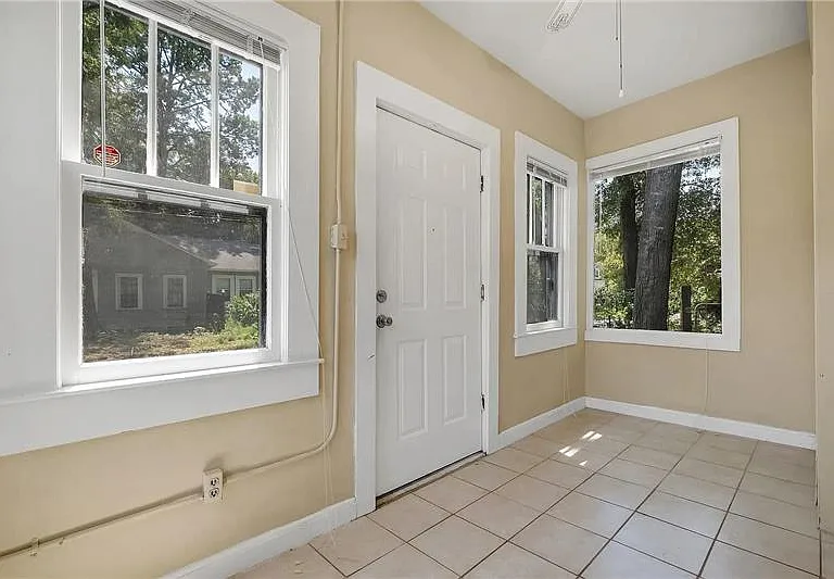 1600 Green St — Photo 11