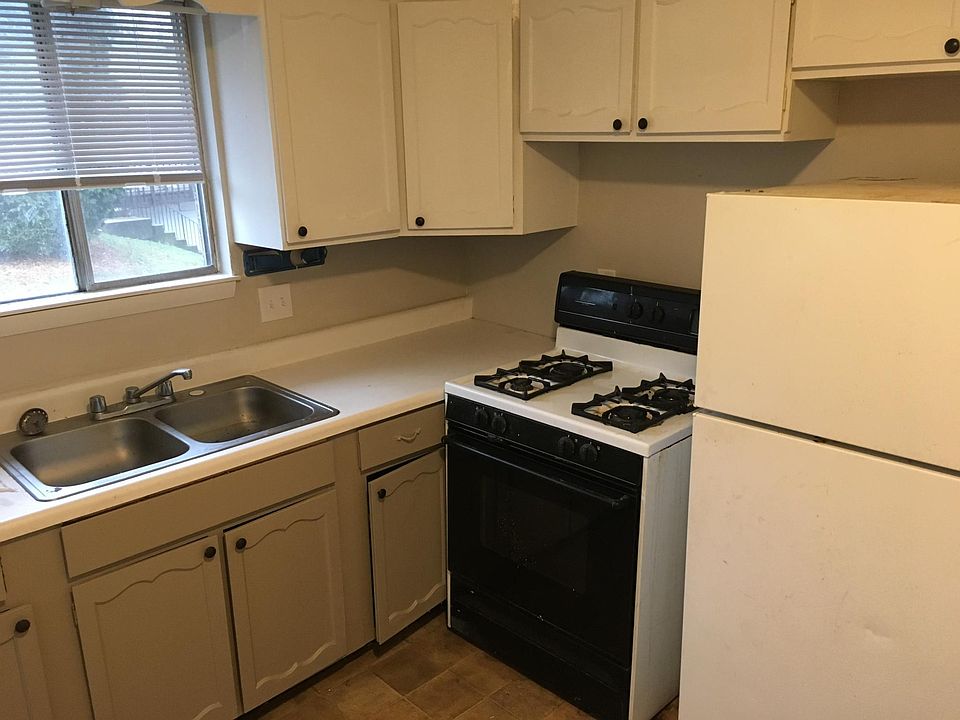 2nd image of 11 Zahn Ct