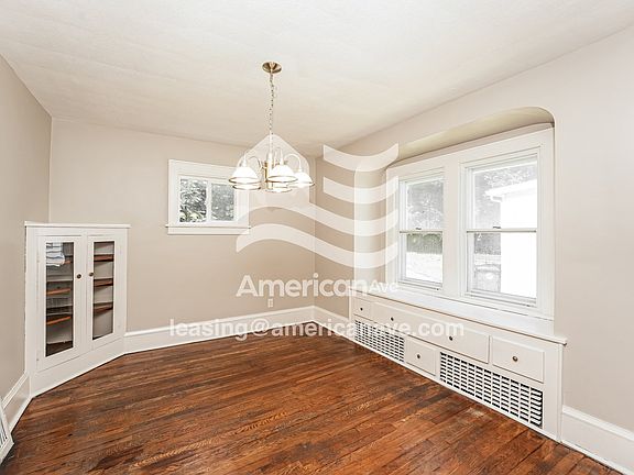 607102_005_dining_room_5.jpg