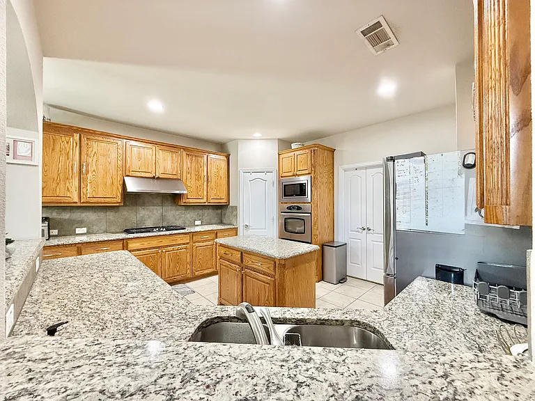 7430 Hidden Cove Ln — Photo 12
