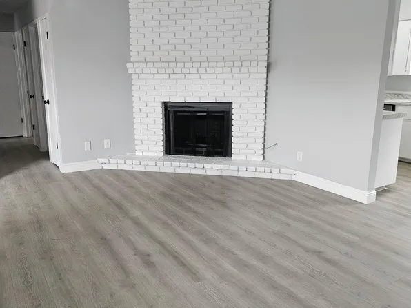 110 W 9th St APT D, Clovis, CA 93612