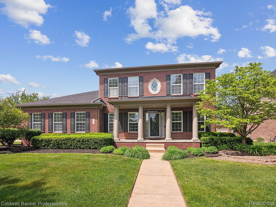 1st image of 49594 Courtyard Ln