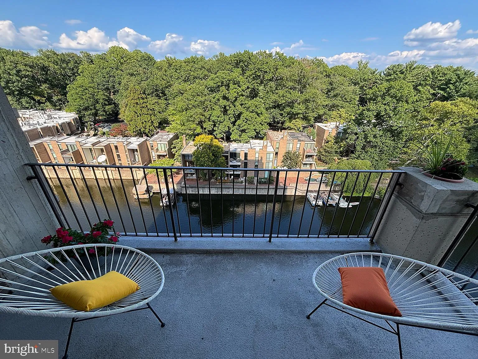 1 bed, 812 sqft, $2,350 — Photo 3