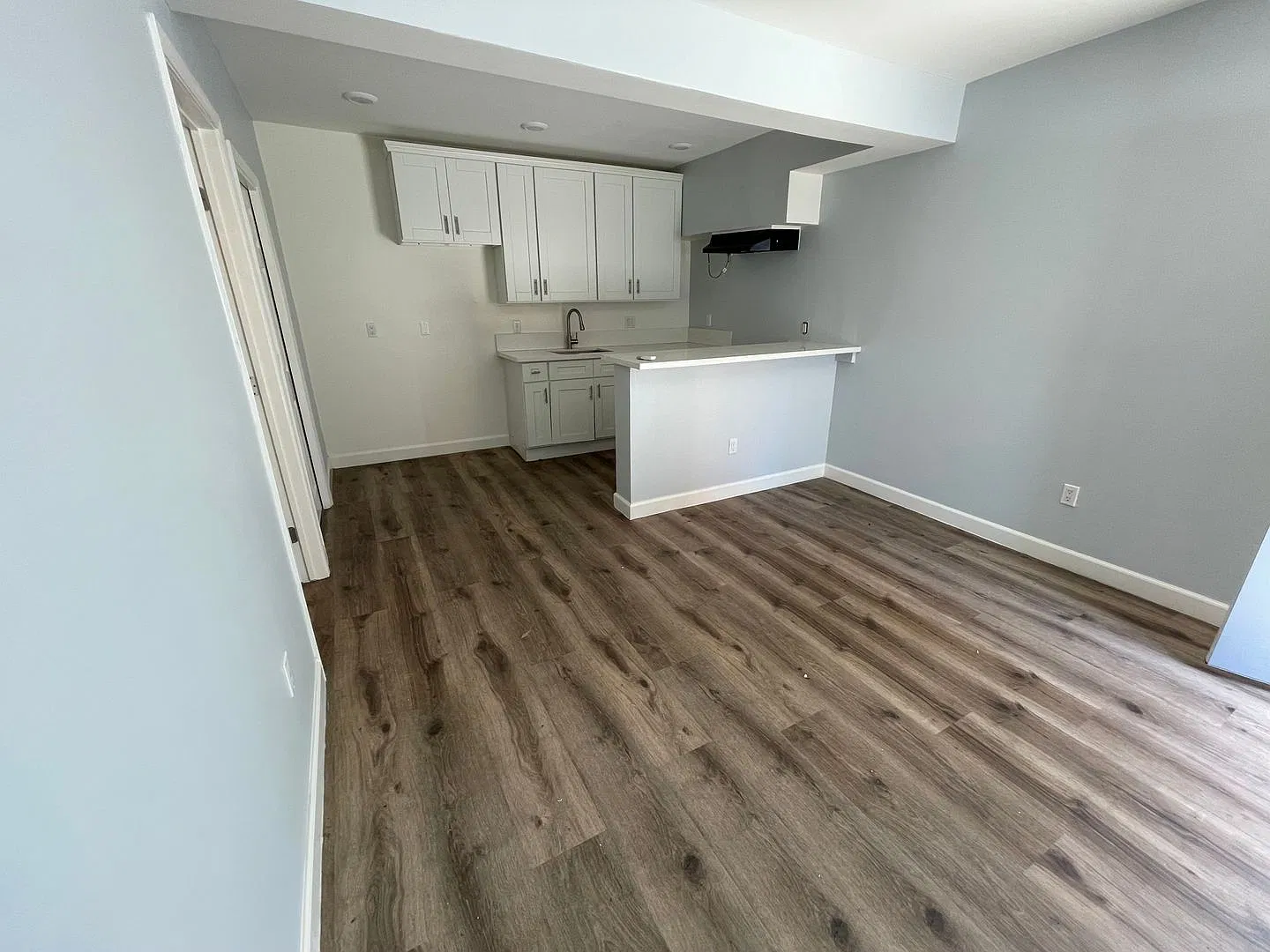 1265 N Saint Andrews Pl — Photo 2