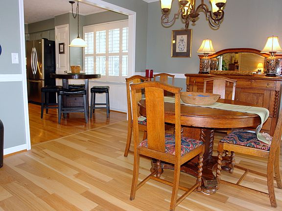 5th image of 126 Meadow Dr