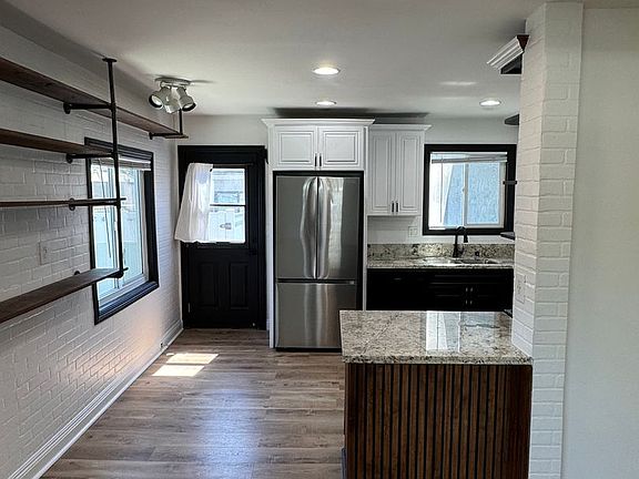 5th image of 2672 E Washington St #0