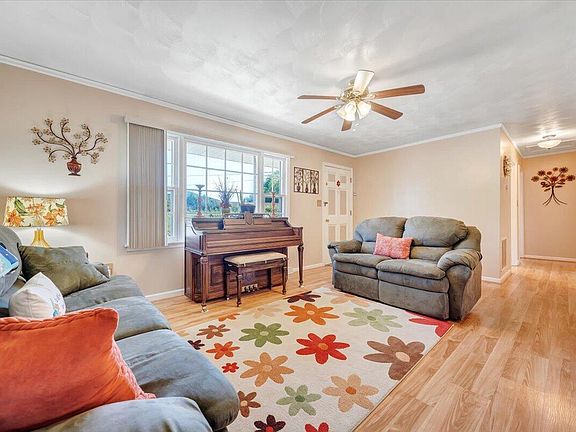 3rd image of 504 Stacie Dr