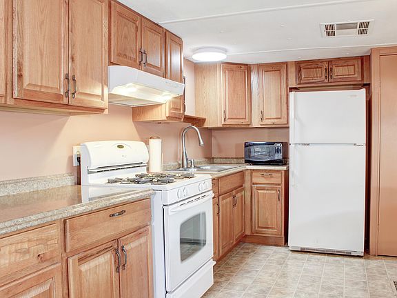 3rd image of 920 S 91st Pl