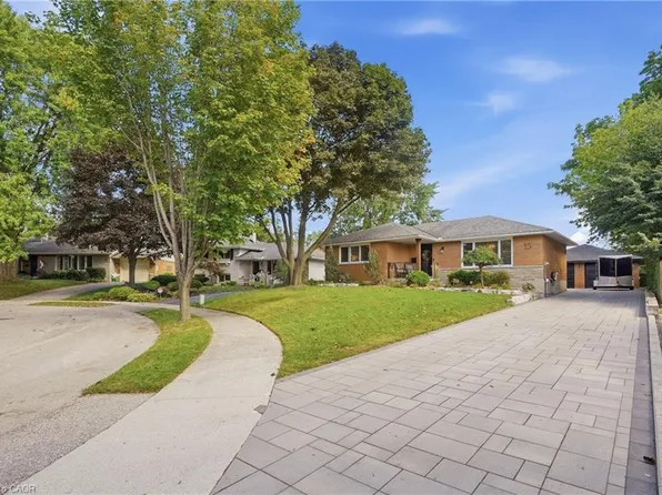 15 Linton Pl, Kitchener, ON N2B 2K1