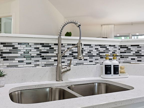 5th image of 1806 Tarbert Dr