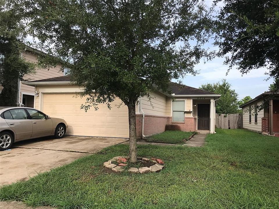1st image of 8514 Village Hollow Ln