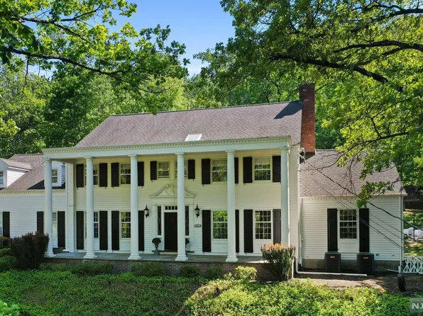 920 Olentangy Rd, Franklin Lakes, NJ 07417