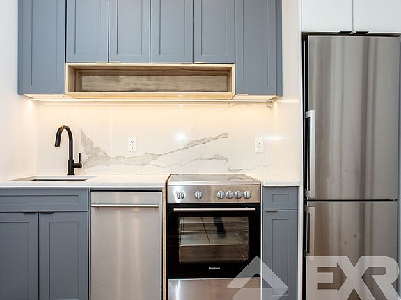 2nd image of 374 Throop Ave APT 2R