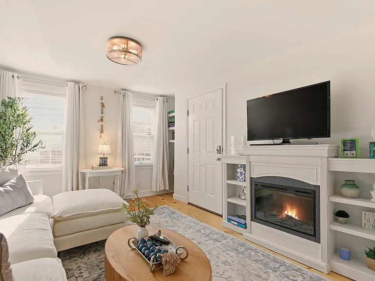 38 Pope St #1 — Photo 1