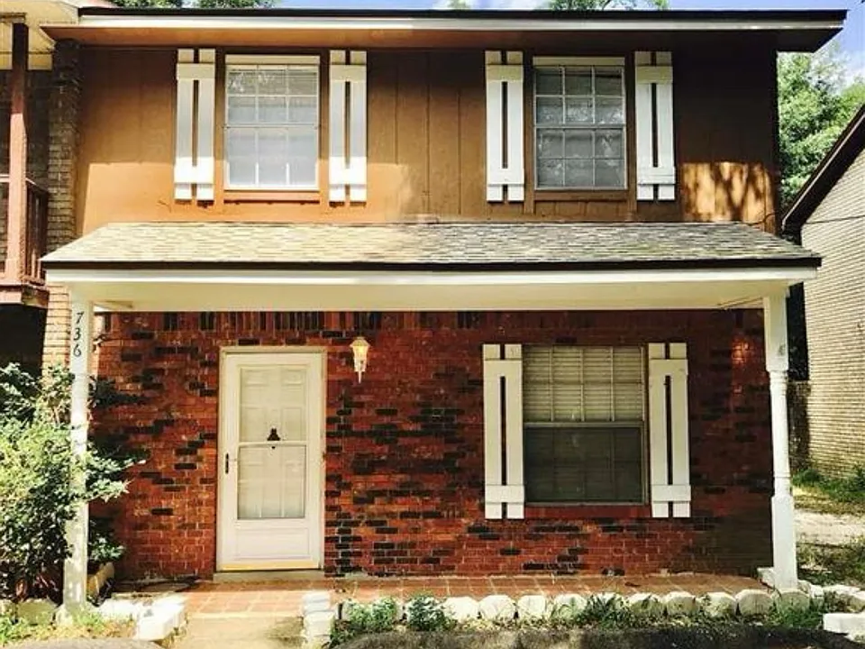 736 N Fairfield Dr