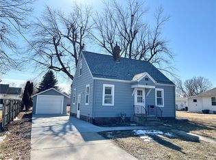 1009 S 5th Ave E, Newton, IA 50208
