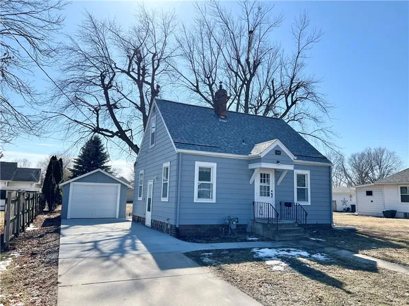 1009 S 5th Ave E, Newton, IA 50208