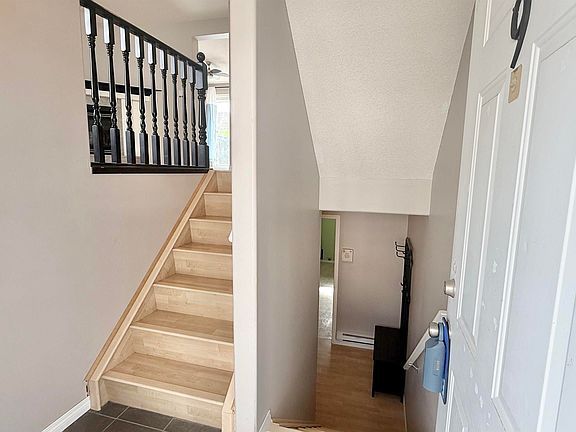 4th image of 225 Blackburn Pl E #9