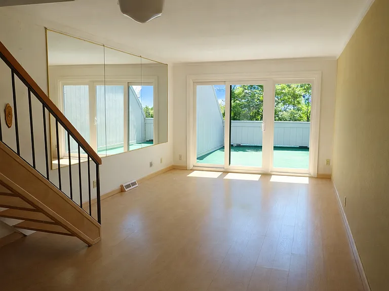624 Summit House — Photo 10