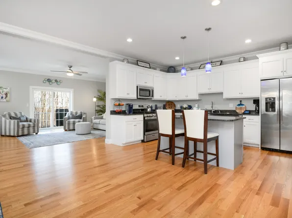 48 Brookview Circle #48, Bristol, CT 06010