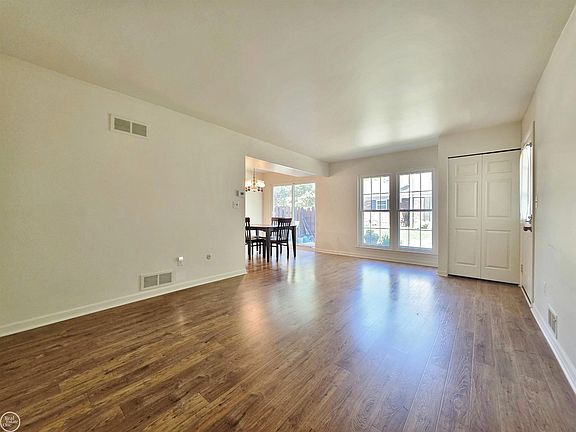 5th image of 34299 Garfield Cir
