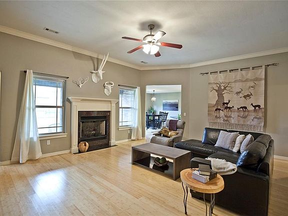 3rd image of 300 W Brandon Blvd