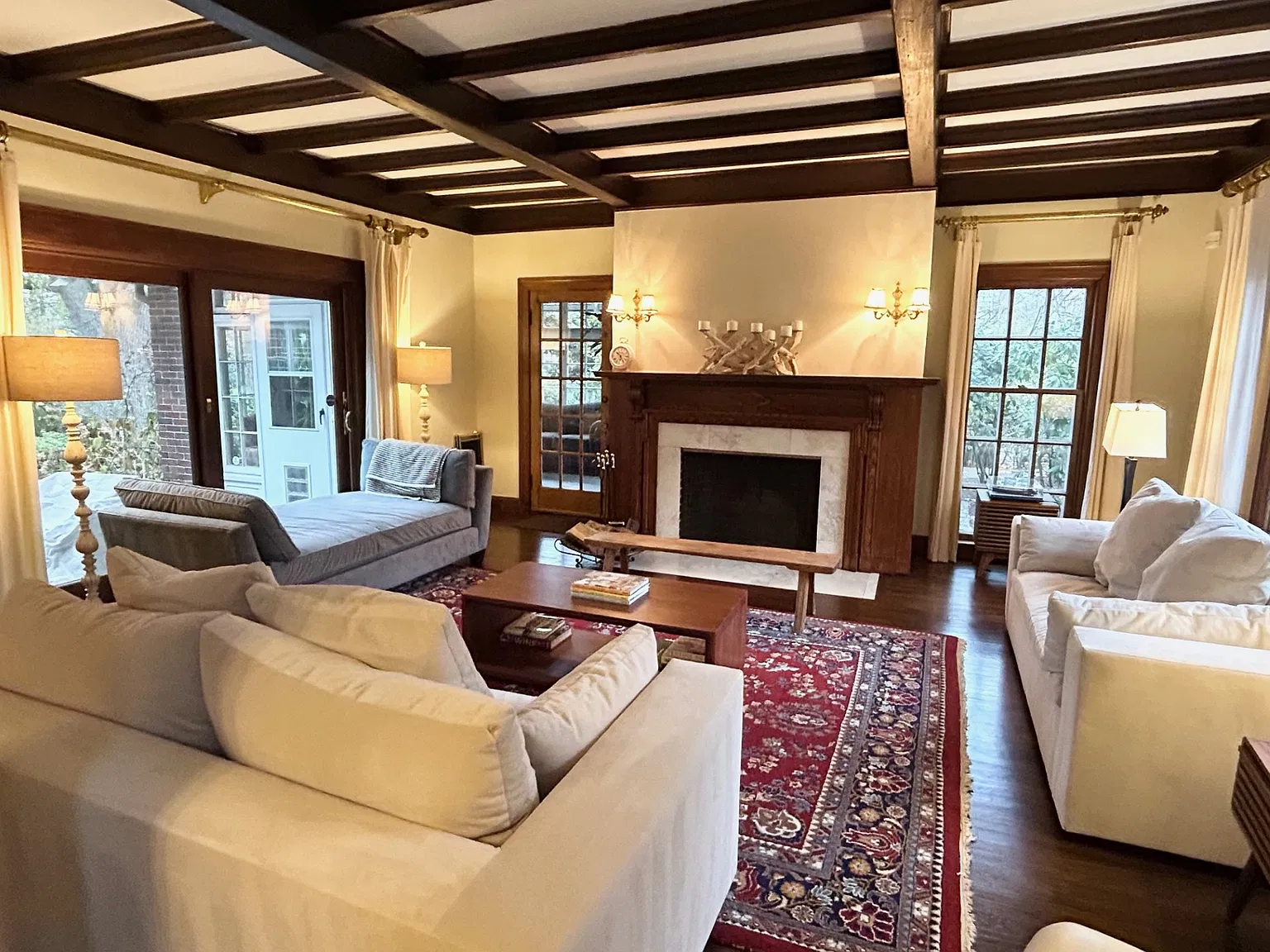 4 bed, 3.5 bath, 3800 sqft, $10,500 — Photo 2