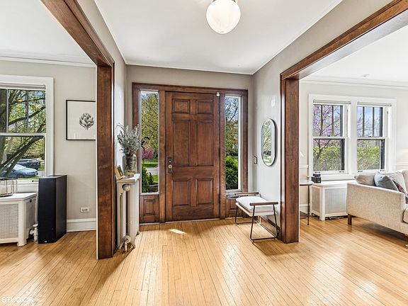 3rd image of 928 Fair Oaks Ave
