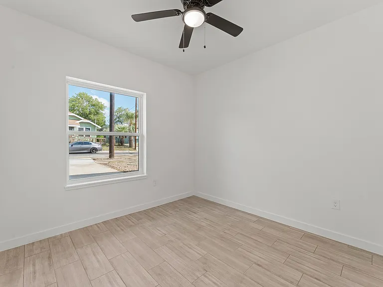 214 Cooper St — Photo 12