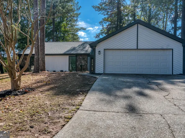 5183 Winterberry Dr, Stone Mountain, GA 30088
