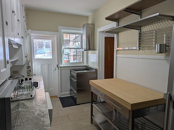 4th image of 106 Renfrew Ave
