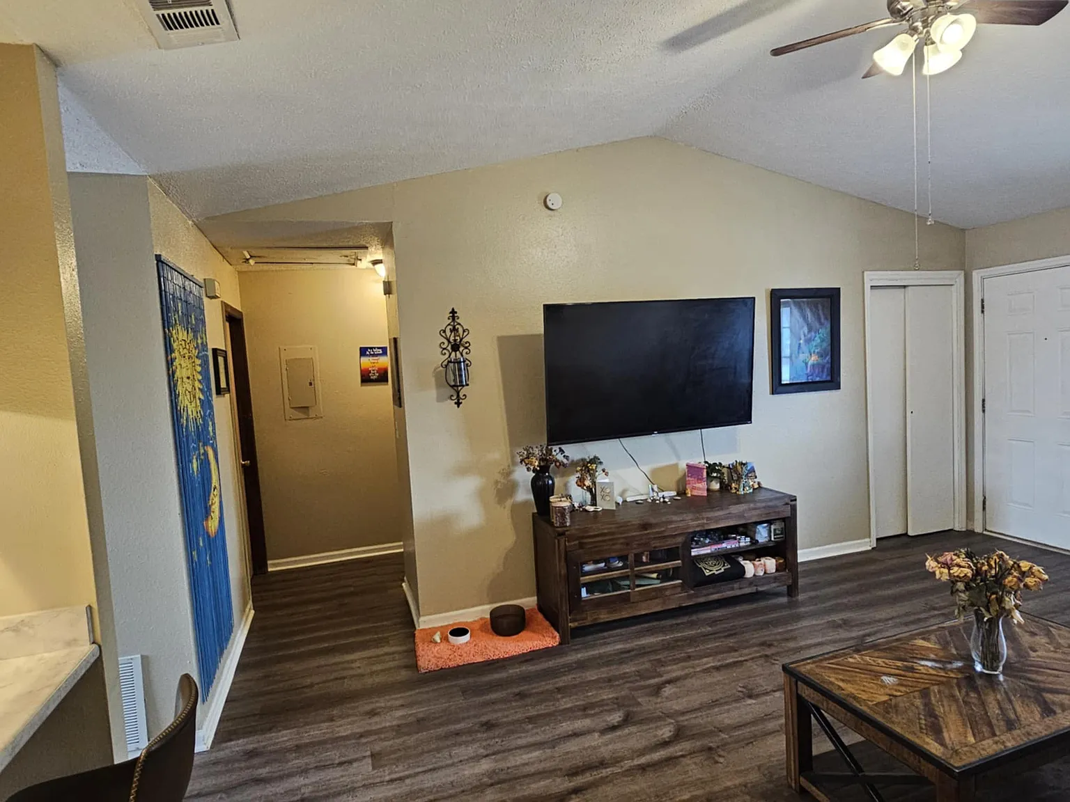 2 bed, 812 sqft, $1,345 — Photo 4
