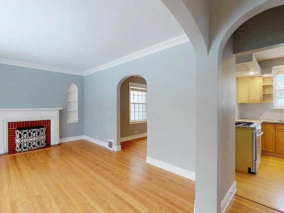 5th image of 824 Margret St