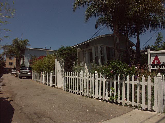 1st image of 609 Marine St