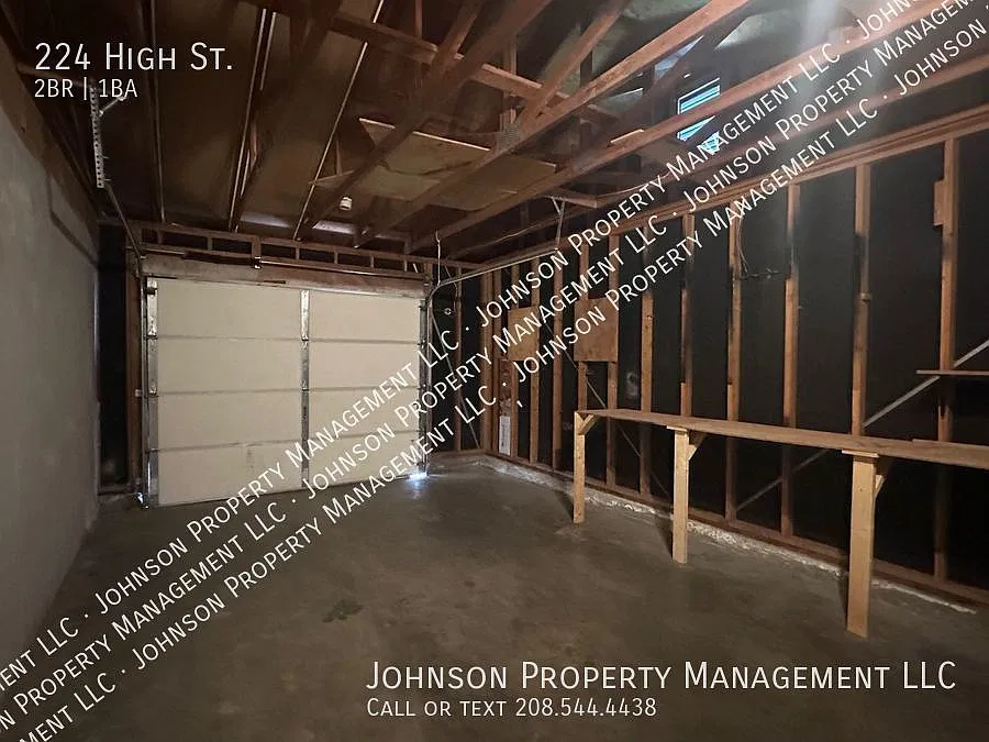 Great Nampa duplex with yard and garage! — Photo 3