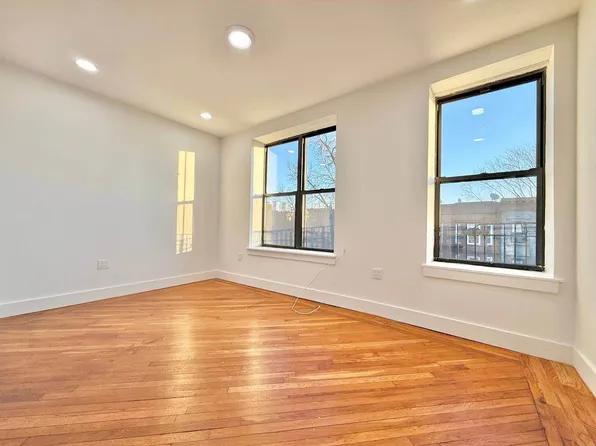 401 Macon Street image 1 of 8