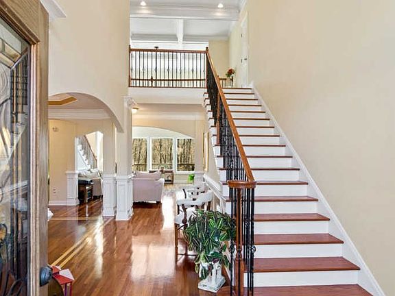 5th image of 95 Oak Forest Dr