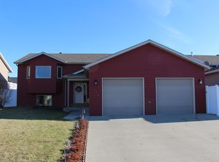 674 16th Ave E, Dickinson, ND 58601