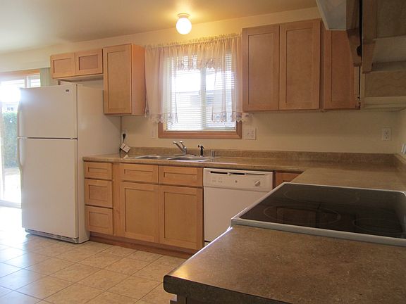 2nd image of 1020 Neil St NE APT 5