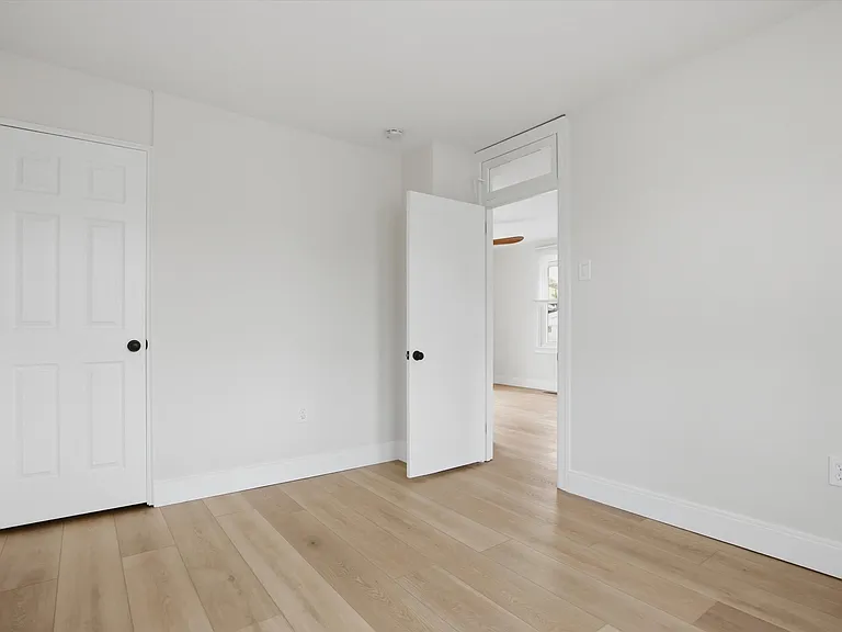 125 Warren St — Photo 9