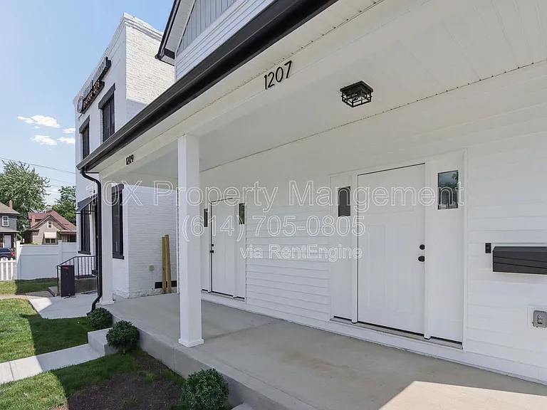 1209 E Whittier St #E — Photo 2