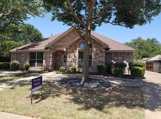 7801 Hightower Dr, North Richland Hills, TX 76182