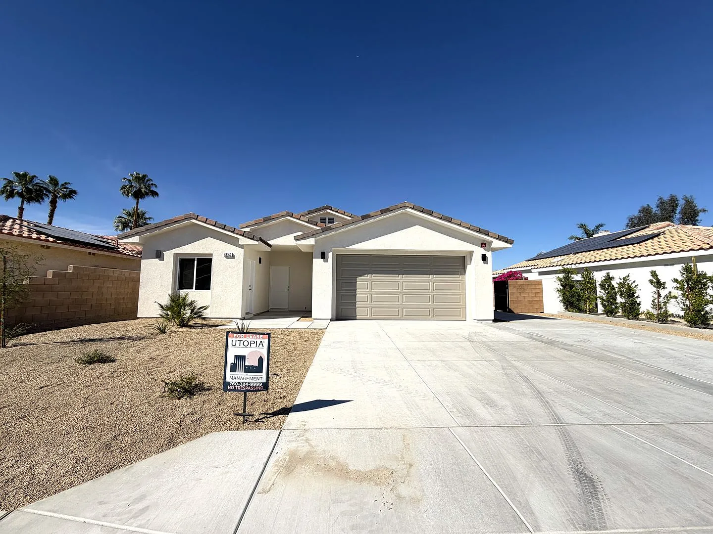 Available Now!! Beautiful 4 Bedroom 3 Bathroom Home In Cathedral City! — Photo 2