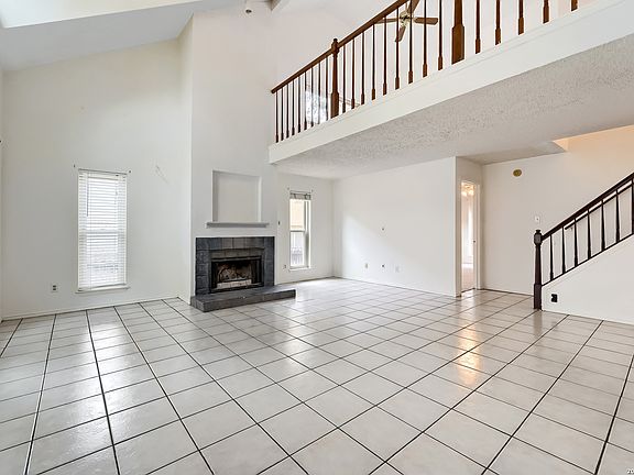 3rd image of 2533 Montebello