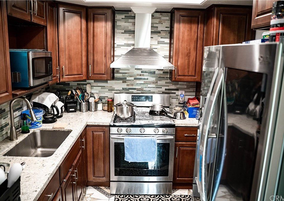 1st image of 2156 Santa Fe Ave #15