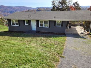 435 E Hugh St, Covington, VA 24426